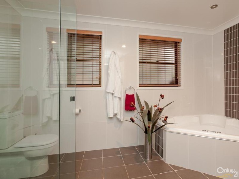 9 Drayton Close, Eleebana NSW 2282