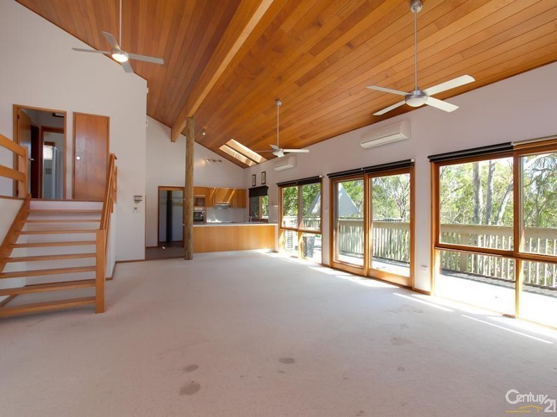 8 Robertson Road, Valentine NSW 2280