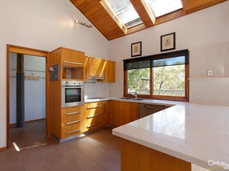 8 Robertson Road, Valentine NSW 2280