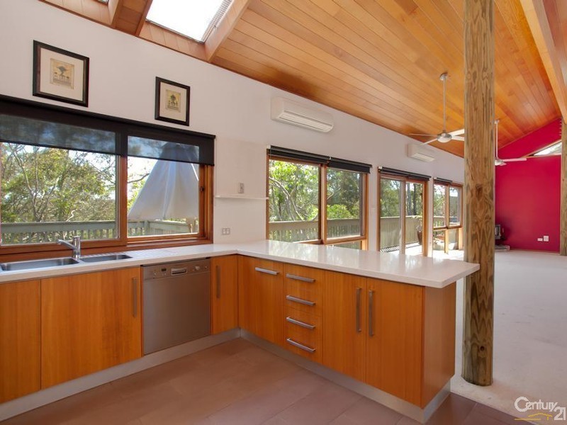 8 Robertson Road, Valentine NSW 2280