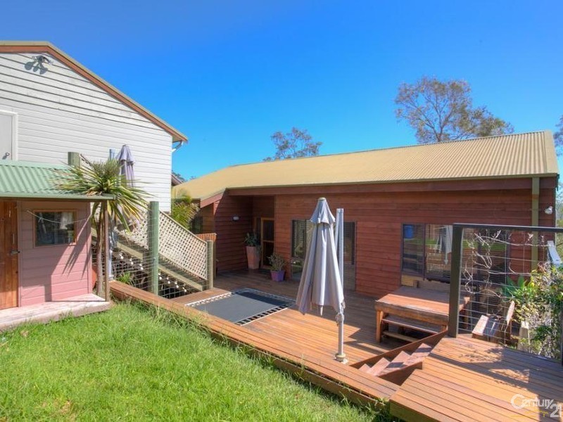 8 Robertson Road, Valentine NSW 2280