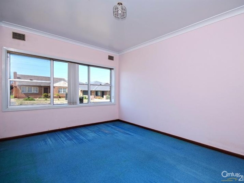 1 Barrie Crescent, Stockton NSW 2295