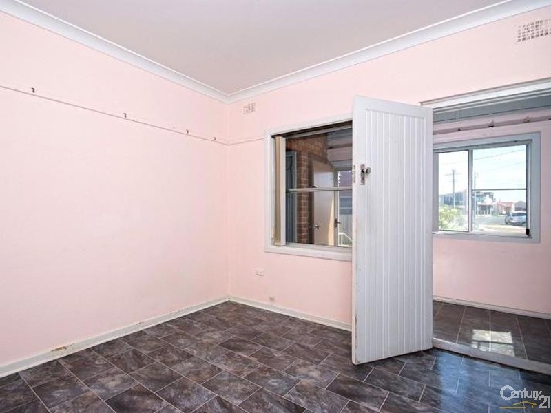 1 Barrie Crescent, Stockton NSW 2295