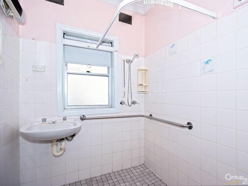 1 Barrie Crescent, Stockton NSW 2295