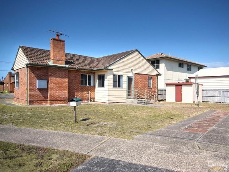 1 Barrie Crescent, Stockton NSW 2295