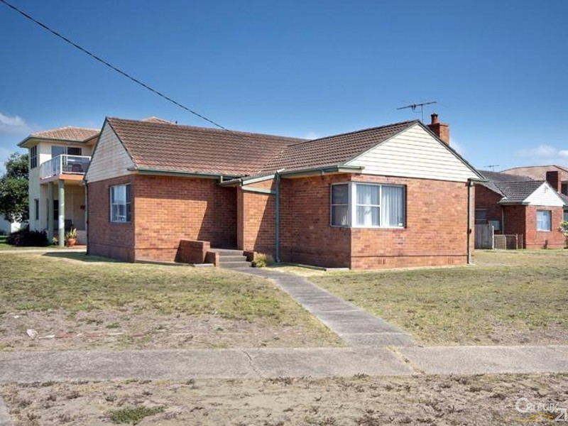 1 Barrie Crescent, Stockton NSW 2295