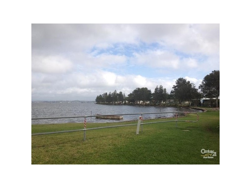 4/4 Clara Street, Belmont South NSW 2280