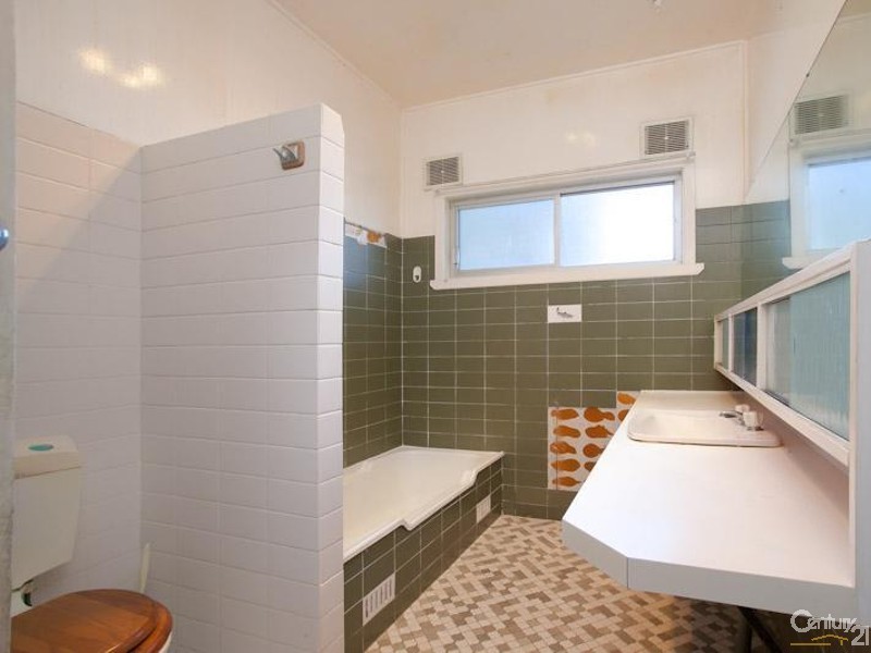 8 Hutton Street, Charlestown NSW 2290