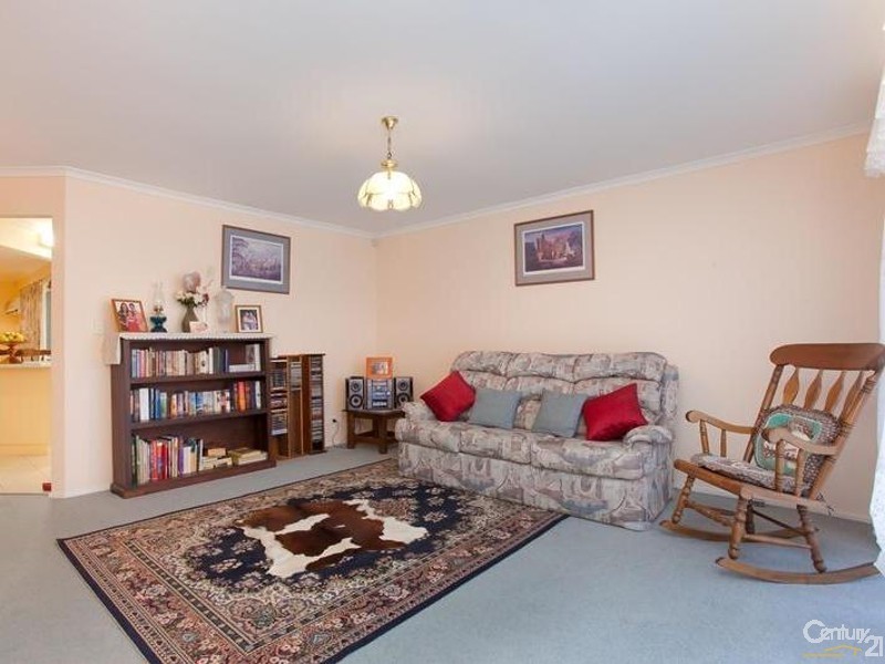 2 Curlew Close, Mount Hutton NSW 2290