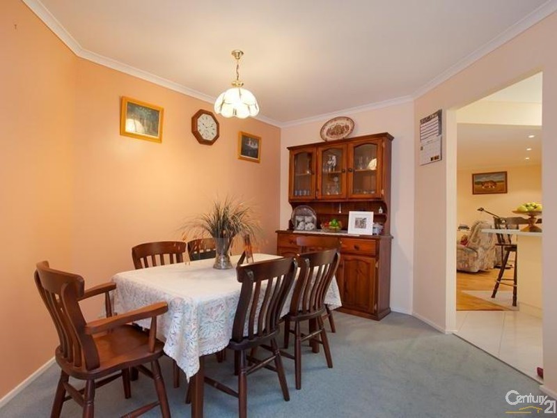 2 Curlew Close, Mount Hutton NSW 2290