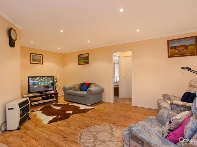 2 Curlew Close, Mount Hutton NSW 2290