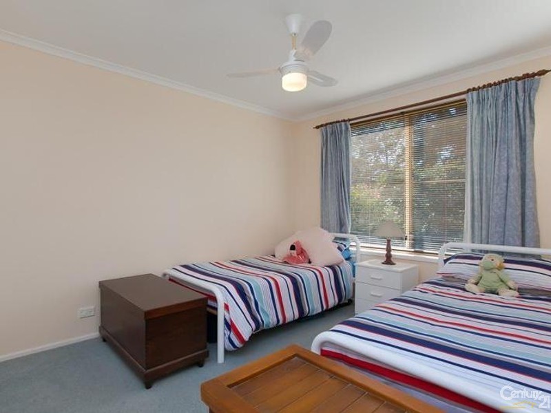 2 Curlew Close, Mount Hutton NSW 2290