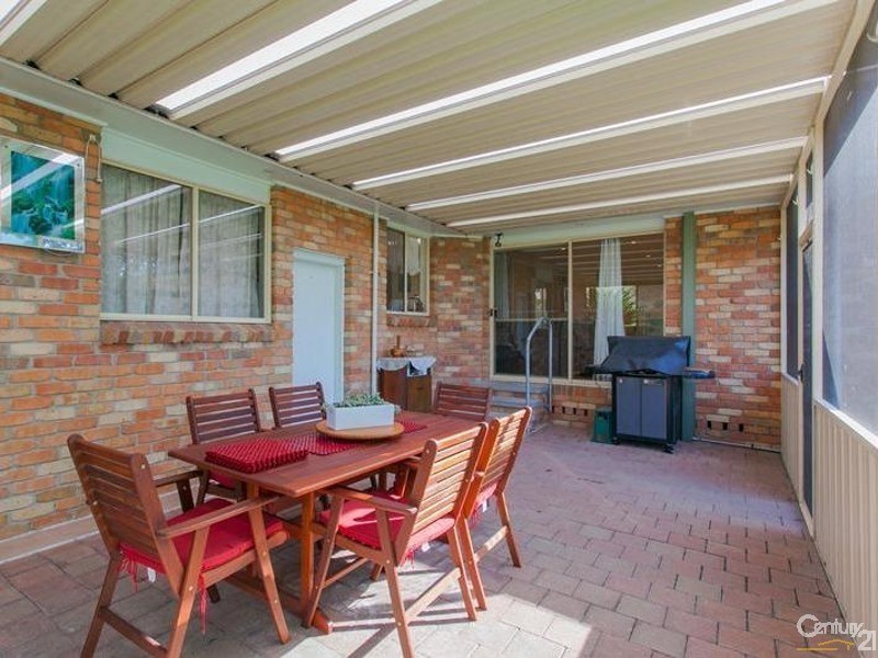 2 Curlew Close, Mount Hutton NSW 2290