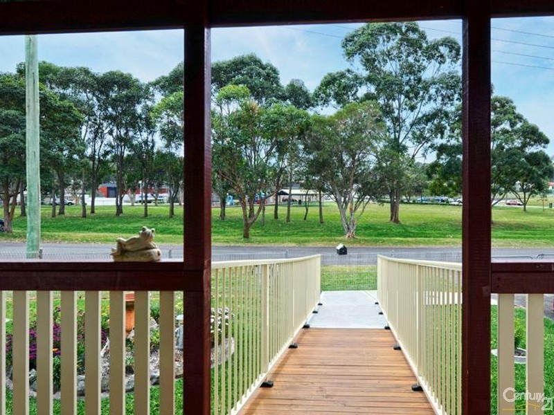 8 Cowmeadow Road, Mount Hutton NSW 2290