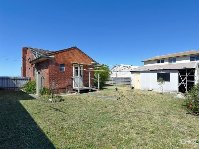 3 Barrie Crescent, Stockton NSW 2295