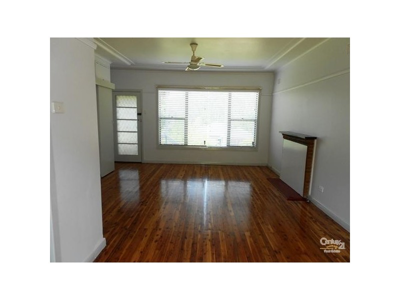 42 Beath Crescent, Kahibah NSW 2290