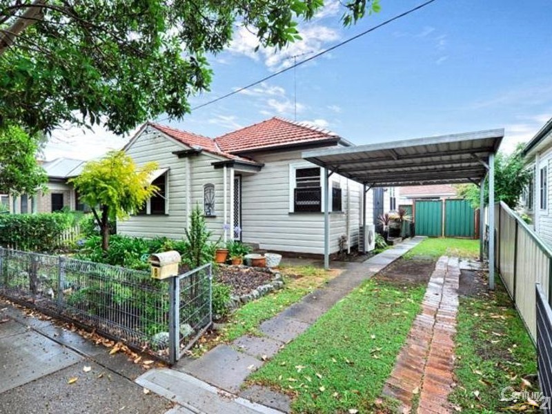 8 Nevill Street, Mayfield NSW 2304