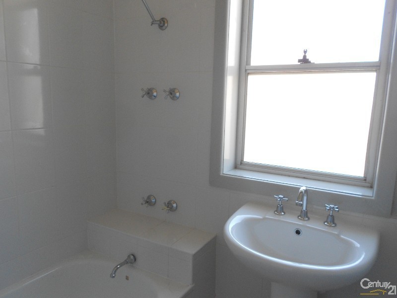 3 Barrie Crescent, Stockton NSW 2295