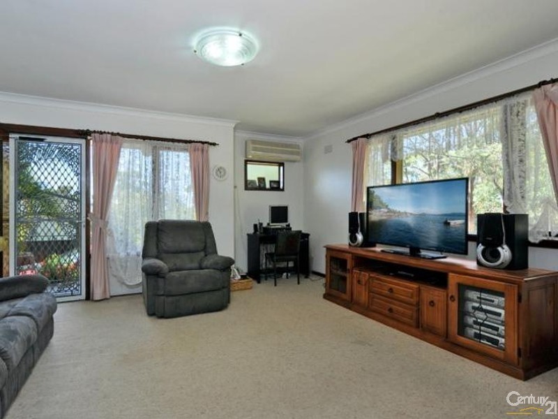 19 Coral Crescent, Gateshead NSW 2290