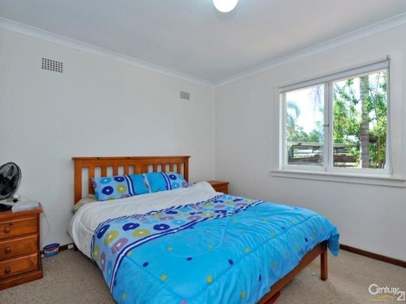 19 Coral Crescent, Gateshead NSW 2290