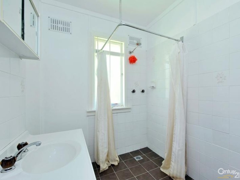 19 Coral Crescent, Gateshead NSW 2290