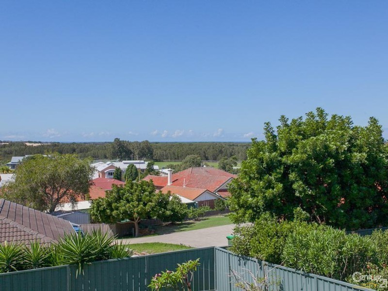 12 Chief Street, Belmont North NSW 2280