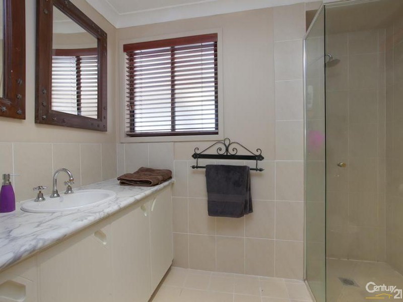 18 Kestrel Avenue, Mount Hutton NSW 2290