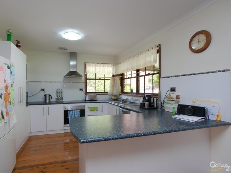 10 Lampeter Close, Mount Hutton NSW 2290