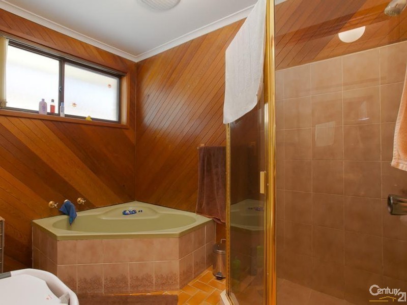 10 Lampeter Close, Mount Hutton NSW 2290