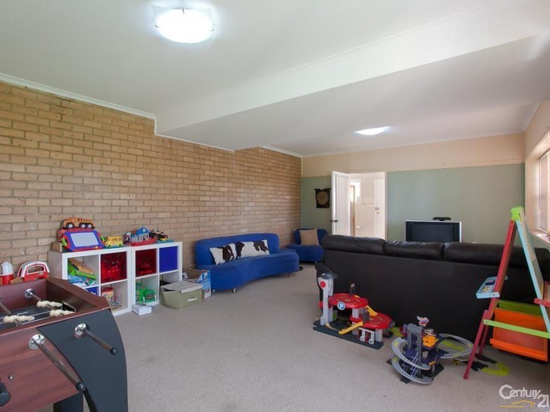 10 Lampeter Close, Mount Hutton NSW 2290