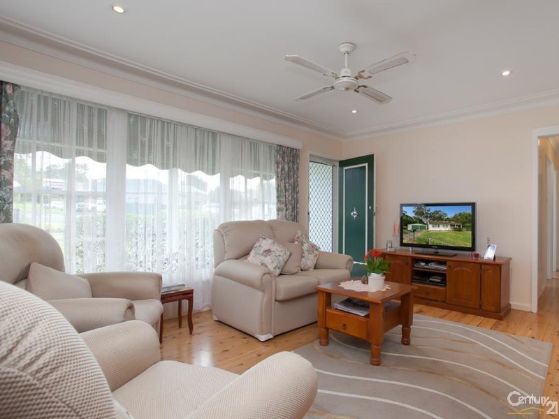 3 Croudace Bay Road, Belmont NSW 2280