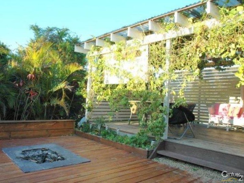 1 Robertson Road, Valentine NSW 2280