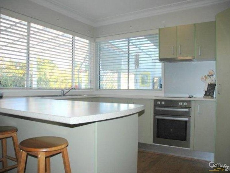 1 Robertson Road, Valentine NSW 2280