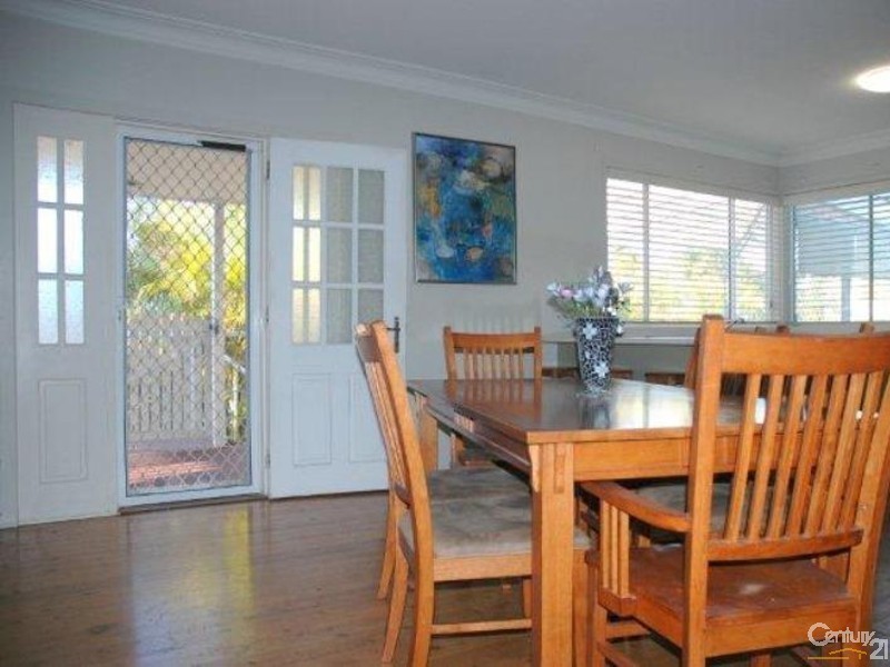 1 Robertson Road, Valentine NSW 2280