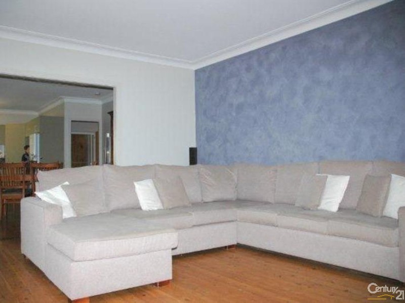 1 Robertson Road, Valentine NSW 2280