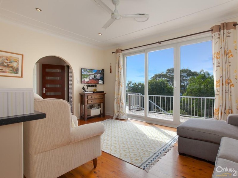 8 Crossland Street, Adamstown Heights NSW 2289