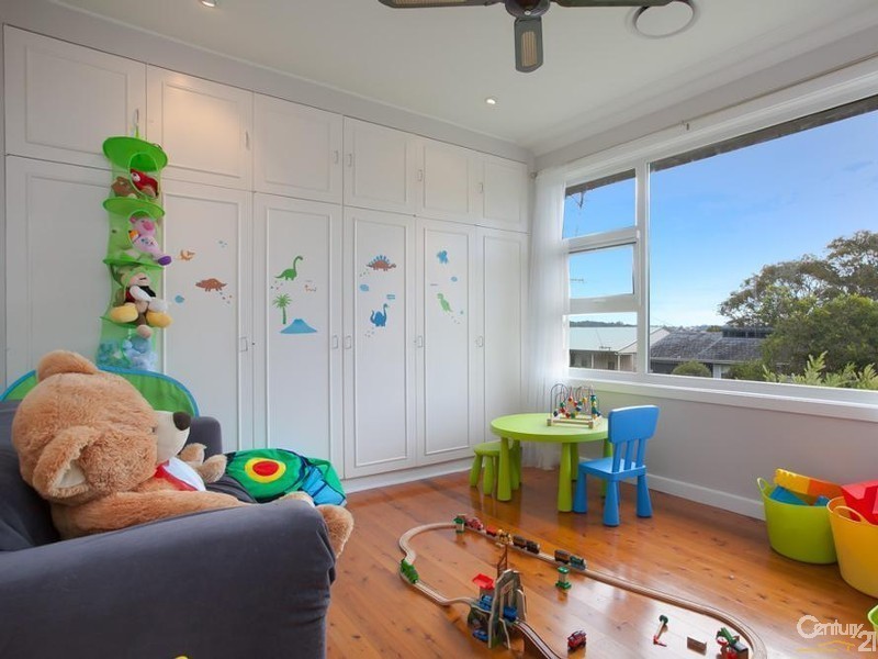 8 Crossland Street, Adamstown Heights NSW 2289