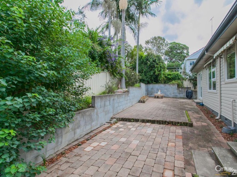 8 Crossland Street, Adamstown Heights NSW 2289