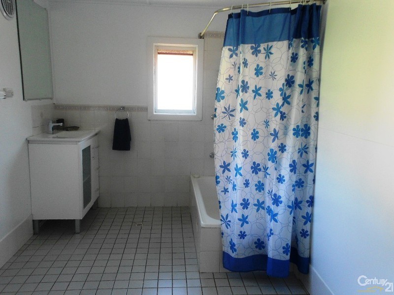 30 Robb Street, Belmont NSW 2280