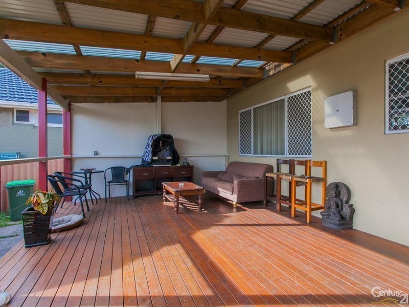 18 Harry Street, Belmont South NSW 2280
