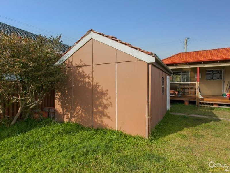 18 Harry Street, Belmont South NSW 2280