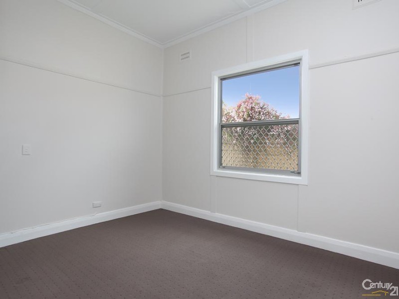 10 Tennent Road, Mount Hutton NSW 2290