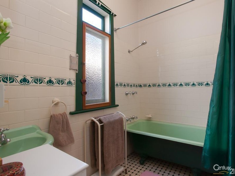 2 Vere Road, Adamstown NSW 2289