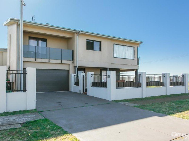 10 Booth Street, Stockton NSW 2295