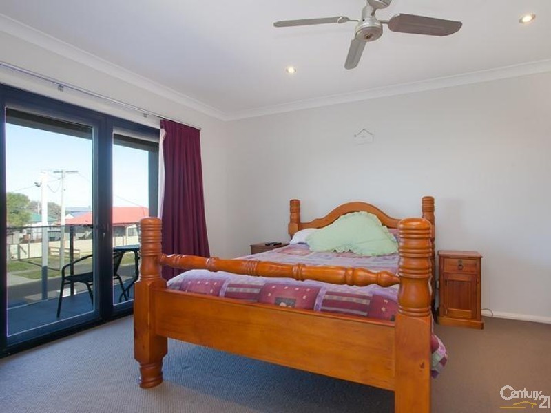 10 Booth Street, Stockton NSW 2295