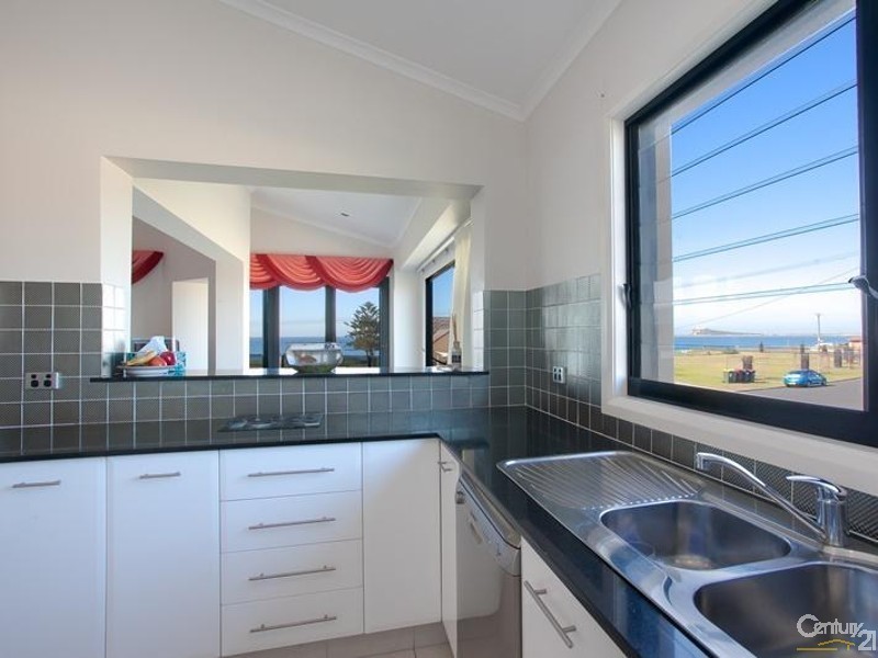 10 Booth Street, Stockton NSW 2295