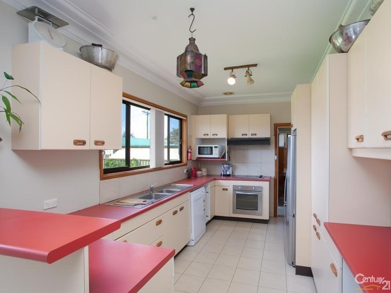 13 Robert Street, Belmont South NSW 2280