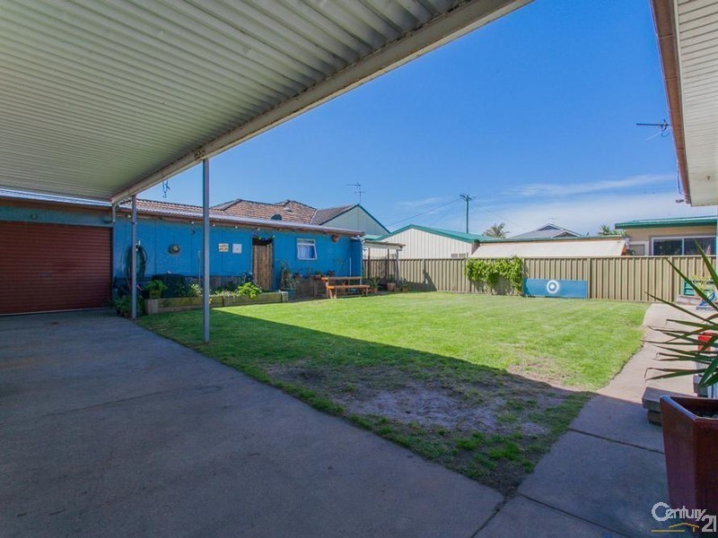 13 Robert Street, Belmont South NSW 2280