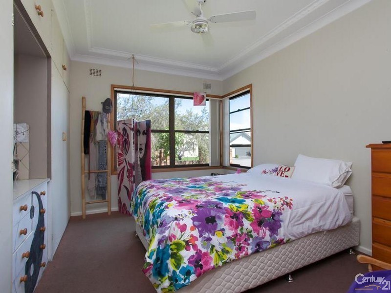 13 Robert Street, Belmont South NSW 2280