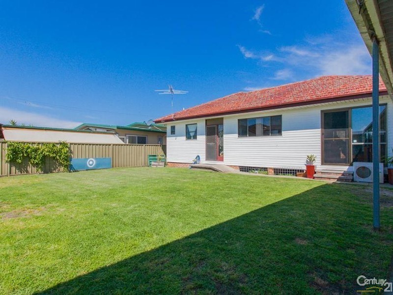 13 Robert Street, Belmont South NSW 2280